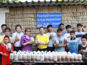 เอสเอ็มอีแบงก์ “ปันน้ำใจสู่สังคม” สนับสนุนศาสนาคริสต์2