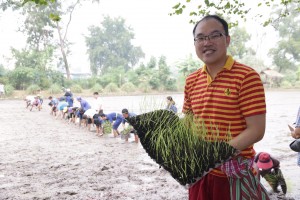 รศ.ดร.ชาลี เจริญลาภนพรัตน์ รองอธิการบดีฝ่ายการนักศึกษาและการเรียนรู้ มธ (2)